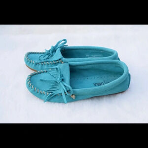 NWOT Minnetonka suede flats